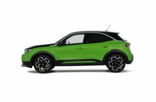 Opel Mokka-e GS Line 2021 Matcha Green OttO mobile 1:18 Resinemodell (Türen, Motorhaube... nicht zu öffnen!)